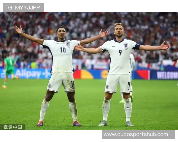 凯恩主动关心小贝林与特尔交流展现老好人本色